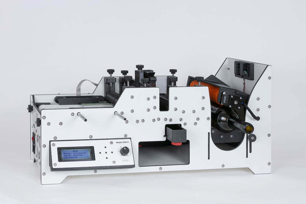 Wet glue labelling machine for bottles - short labels