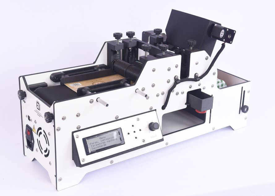 Wet glue labelling machine for pots - long labels